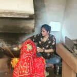 Garima Arora Instagram - Joy lies not just in eating together but also in sharing the kicthen❤️ spending the day cooking with the women of the Prajapat household was a deep dive into their ingredients, cooking techniques, generational recipes and most importantly their robust appetite for life itself. Bajra roti- a meal of kadi, kachri and sangri- sweet childa- bajre ki kheech- poha