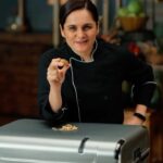 Garima Arora Instagram - I’m calling out all my culinary troops – the big knives on the table! Will Samsonite make the cut? Watch the full video for the verdict! #Samsonite #SamsoniteIndia #TestedLikeSamsonite
