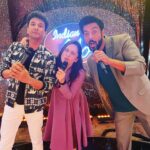 Garima Arora Instagram - Watch us this weekend on indian idol as we figure out we can’t and should not be allowed close to a mike!! Best suited to sit on the sidelines.. 😆🤦🏻‍♀️