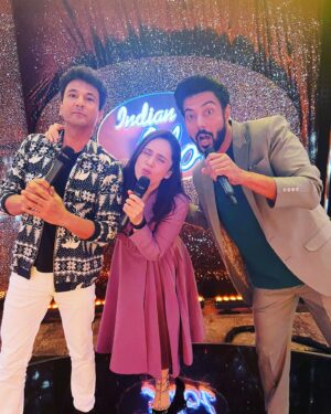 Garima Arora Instagram - Watch us this weekend on indian idol as we figure out we can’t and should not be allowed close to a mike!! Best suited to sit on the sidelines.. 😆🤦🏻‍♀️