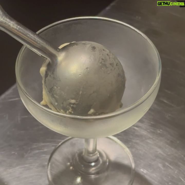 Garima Arora Instagram - Mahua flowers are slowly but surely getting their due! And we are loving the delicious floral and earthy aromas in this ice cream @restaurant_gaa ….. Mahua & Lychee : menu sept 2023