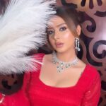 Garima Sharma Instagram - Photoshoot day 💐 @uddibaba @makeupbyjanu_njs @rofyna @rashree_design @shree_natraj_jewellers #traditionalwear
