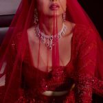 Garima Sharma Instagram - Mera naam isq ♥️ @deepikapadukone @ranveersingh @bhansaliproductions @arijitsingh Team💐 @makeupbyjanu_njs @rofyna @shree_natraj_jewellers @uddibaba @rashree_design #reels #reelsinstagram #meranaamishq #hindisongs