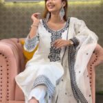 Garima Sharma Instagram - Subidu song ♥️🌸 LONDON TO PARIS Jestha25 🙏 Wearing: @mayju.boutique Makeup& Earrings: @beautyfly_with_sangeeta #garimasharma