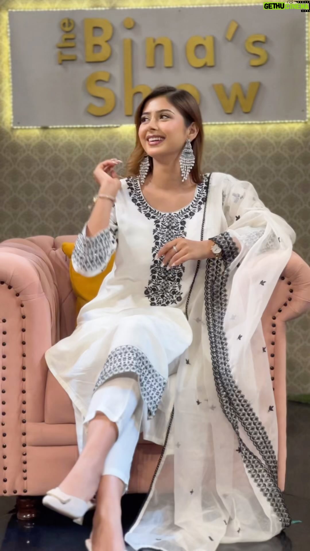 Garima Sharma Instagram - Subidu song ♥️🌸 LONDON TO PARIS Jestha25 🙏 Wearing: @mayju.boutique Makeup& Earrings: @beautyfly_with_sangeeta #garimasharma