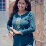 Garima Sharma Instagram - Didn’t catch all the lyrics💐🤎 #dhanasonggarwali❤️ #pahadisong #nepali 🇳🇵