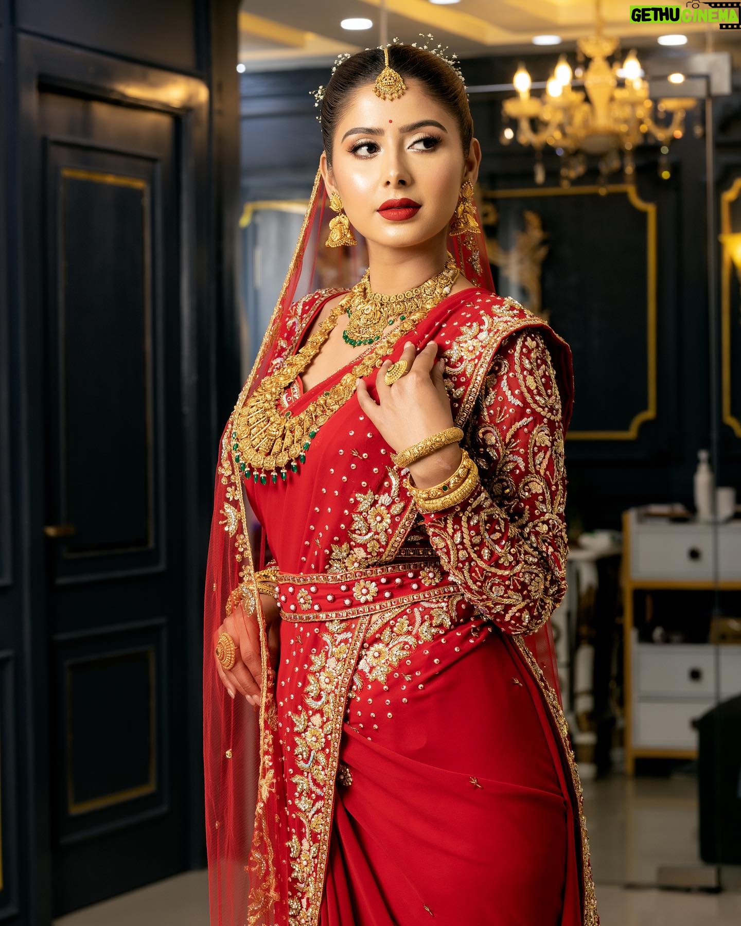 Garima Sharma Instagram - Saundaurya -lll by @makeupbyjanu_njs Look -1 Nepali Wedding Bridal look Team Gorgeous @garimasharma_official Style and MUA @makeupbyjanu_njs HA @rofyna PC @uddibaba Outfit @rashree_design @rashreethebotiq Jewellery @shree_natraj_jewellers location @njsthebeautypoint_salon #makeupbyjanu🧝🏻♀️ #njsthebeautypoint💄 #unisexsalon #bridalmakeupshoot #worldwidemua #internationallycertified #hmua #fashion #jewellery #photography