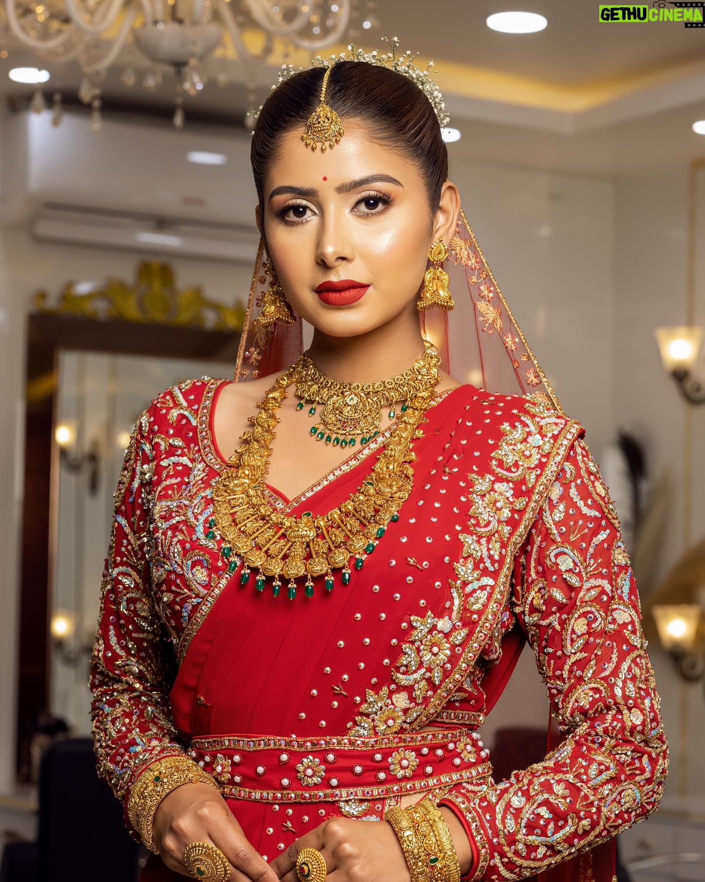 Garima Sharma Instagram - Saundaurya -lll by @makeupbyjanu_njs Look -1 Nepali Wedding Bridal look Team Gorgeous @garimasharma_official Style and MUA @makeupbyjanu_njs HA @rofyna PC @uddibaba Outfit @rashree_design @rashreethebotiq Jewellery @shree_natraj_jewellers location @njsthebeautypoint_salon #makeupbyjanu🧝🏻♀️ #njsthebeautypoint💄 #unisexsalon #bridalmakeupshoot #worldwidemua #internationallycertified #hmua #fashion #jewellery #photography