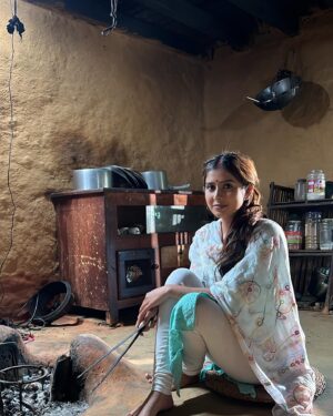 Garima Sharma Instagram - मैले त आगो मात्र फुकेकी हुँ, तिम्रो मन जल्यो त मेरो के दोष..😅😂😜