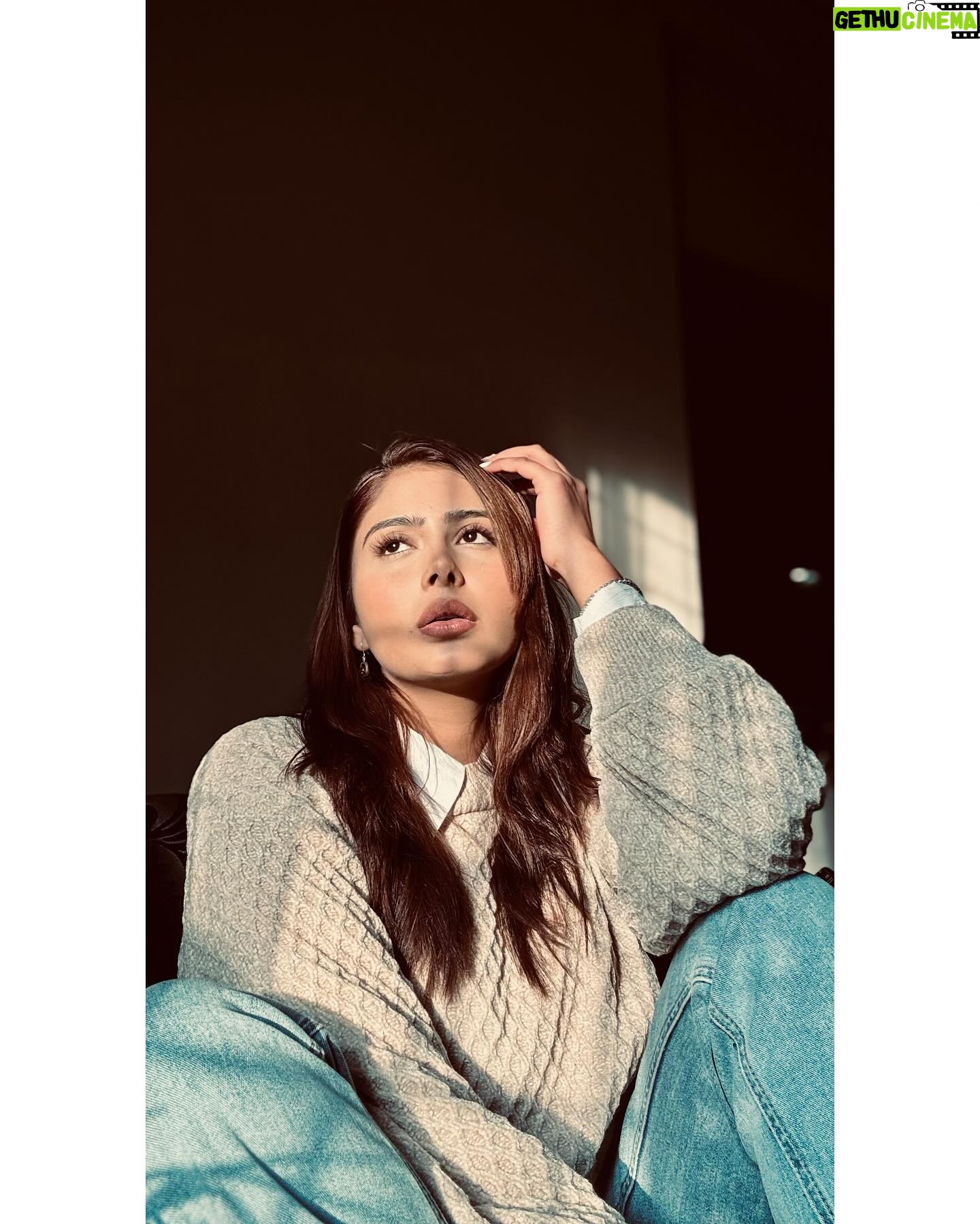 Garima Sharma Instagram - If you don’t have WiFi to like this post …. Swipe right 👉🏻 “connect it’s for free”😛🤭 #photooftheday #insta #keepsmiling #explorepage #instamood