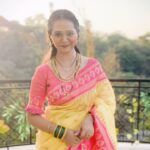 Gauri Kulkarni Instagram - लिंबू कलरची साडी 💛😊 सुंदर-अक्षराच्या लग्नाची तयारी सुरू 🩷 तुम्ही येताय ना? ‘प्रेमास रंग यावे’- सोम- शनि रात्री ९ः३० वा. @sunmarathi वर 🙏🏻 Saree- @tanishkweddingsaree Jewellery- @shreerampearls Styled by- @sachingadre @varsha.m.s143