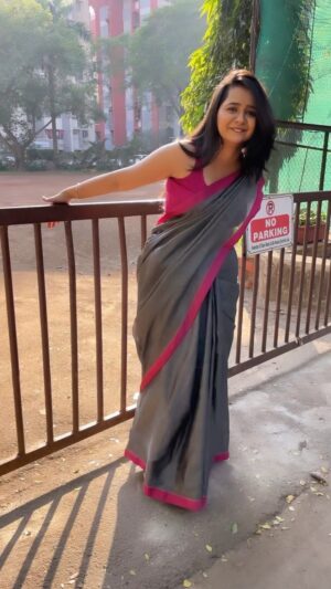 Gauri Kulkarni Instagram - असच..!😁

Saree- @bahurupa_ 
Jewellery- @jewe_llery.box 
Styled by - @rupalibhosle 😘
Nails- @nakhrel_nails ❤️