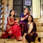 Gauri Kulkarni Instagram - अक्षरा - शर्वरीचे आऊ आजीसोबतचे आनंदी क्षण. पाहा नवी मालिका "प्रेमास रंग यावे" सोमवार ते शनिवार रात्री ९:३० वाजता फक्त आपल्या सन मराठीवर. Watch all #SunMarathi full epi. on SUN NXT app. Download here: > Android - http://bit.ly/SunNxtAdroid > iOS: India - http://bit.ly/sunNXT > Web - https://www.sunnxt.com/ #PremasRangYave #NewShow #Sunमराठी #SunMarathi #सनमराठी #सोहळानात्यांचा #SohalaNatyancha #MarathiSerial #Kolhapur #KolhapurchaChava