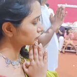 Gauri Kulkarni Instagram - @nakhrel_nails हा Brand launch केला त्याच दिवशी @sunmarathi च्या टीम सोबत आपल्या लाडक्या लालबागच्या राजाचं आणि मग मुंबईच्या राजाचं दर्शन घेतलं.🙏🏻 त्यांच्या आशीर्वादाने भरपूर ऊर्जा आणि उत्साह घेऊन या नवीन प्रवासाला सुरवात करते आहे. तुम्हा सर्वांचं प्रेम आणि साथ अशीच ठेवा!✨ @nakhrel_nails ला भरभरून प्रेम द्या! आणि बाप्पा… पुढच्या वर्षी खरच लवकर या!🥹❤️ . Thank you @sunmarathi 🤗 Beautiful saree and blouse by @maanto.in ✨ . . #GauriKulkarni #GanpatiBappaMoraya #pudhchyavarshilavkarya