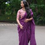 Gauri Kulkarni Instagram - स्वतः साडी नेसल्याचा आनंद 🌸 (still learning 😝) Beautiful saree- @maanto.in P.C.- @ashayrtulalwar Make up n saree draping- me 🤭 Beautiful hair- i grow it myself😬 Styled- @tanmay_jangam , @rupalibhosle Managed by- @wechitramedia