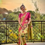 Gauri Kulkarni Instagram - महाराष्ट्र दिनाच्या शुभेच्छा 🌻🤗 @tanishkweddingsaree @shreerampearls @meshreysawant @wechitramedia