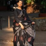 Gauri Kulkarni Instagram - Yess!! It’s a T-shirt 😉🖤🤍 Saree- @divaastri_sarees P.C- @ashayrtulalwar ❤️ Styled by my Fav @rupalibhosle 😘