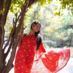 Gauri Kulkarni Instagram - लाल छडी ❤️ Make up- @monikaraka_makeover86 P.C- @_m_a_photography___ Saree- @bahurupa_ managed by- @spandan_celebritys__8605942021