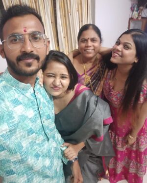 Gauri Kulkarni Instagram - Happy Diwali everyone 🎇🩷

My saree- @bahurupa_
