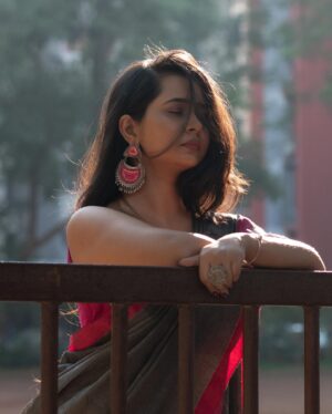 Gauri Kulkarni Instagram - Being in the Grey 🩶

Saree- @bahurupa_ 
P.C- @ashayrtulalwar 
Jewellery- @jewe_llery.box 
Styled by - @rupalibhosle 😘
Nails- @nakhrel _nails