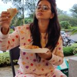 Gauri Kulkarni Instagram - Healthy food khaya karo guys please 🫠😊🩵 P.C.- @ashayrtulalwar