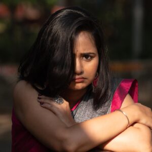 Gauri Kulkarni Instagram - दुपारची झोप सोडून फोटोशूट करावं लागतं तेव्हा 😒😖

Saree- @bahurupa_ 
P.C- @ashayrtulalwar 
styled by- @rupalibhosle 
earrings- @jewe_llery.box