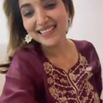 Gauri Kulkarni Instagram - Happy Diwali everyone 🎇🩷 My saree- @bahurupa_