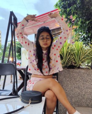 Gauri Kulkarni Instagram - Healthy food khaya karo guys please 🫠😊🩵
P.C.- @ashayrtulalwar