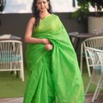 Gauri Kulkarni Instagram - It’s the Humidity 😒💚 Saree- @thechaphatales Make up- @nikitadhaygude_makeupartist Hair- @nehavaishnav_makeover P. C- @luminousproductionsindia