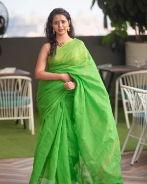 Gauri Kulkarni Instagram - It’s the Humidity 😒💚

Saree- @thechaphatales 
Make up- @nikitadhaygude_makeupartist 
Hair- @nehavaishnav_makeover 
P. C- @luminousproductionsindia