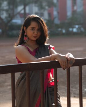 Gauri Kulkarni Instagram - Being in the Grey 🩶

Saree- @bahurupa_ 
P.C- @ashayrtulalwar 
Jewellery- @jewe_llery.box 
Styled by - @rupalibhosle 😘
Nails- @nakhrel _nails