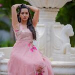 Gauri Kulkarni Instagram - Stuck at the Fountain(Thane west)🫠🤭🩷 Dress- @_vastralekha_ P.C- @rushikeshhoshingphotography Styled by- @tanmay_jangam #mumbaikar #mumbaitrafficscenes