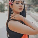 Gauri Kulkarni Instagram - In frem @gaurikulkarni23 ❤️ Makeup by @monikaraka_makeover86 Photographer by @_m_a_photography___ #instagood #instagram #photoshoot #photography #love #trendingreels #trending #pehelebhimain #animalsong #gaurikulkarni #ranvirsingh #triptidimri