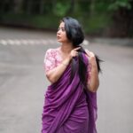 Gauri Kulkarni Instagram - Nose pin is new 💜 Saree- @maanto.in P.C- @ashayrtulalwar
