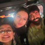 Gauri Kulkarni Instagram - ‘लंडन मिसळ’ premier it is ❤️ @rutuja_bagwe , @shrotriritikaofficial you were fabulous in the movie🙏🏻🤗 Thank you @rutuja_bagwe for inviting me, i attended a Premier show for the first time and what a fun movie it was 🥹😘 जवळच्या चित्रपटगृहात जाऊनच पहा 😊❤️