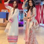Gautami Kapoor Instagram - Dancing with my superpower @gautamikapoor 💃✨ #dancevideo #reelsinstagram #shilpashetty #trendingreels #viral #explore #duo #ethnic #fyp #foryou #nasha