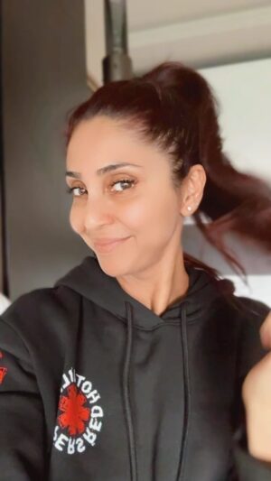 Gautami Kapoor Instagram - Love myself ❤️❤️❤️…. DO YOU LOVE YOU ??? #loveyourself #goodmentalhealth #amzingattitude 🥂