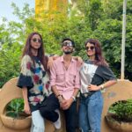 Gautami Kapoor Instagram - Dancing through life to create some unforgettable memories 🕺 #dance #dancereels #trio #captions #dancevibes #instagood #dancerofinstagram #reelsofinstagram #dilawara #trending #explore #viral Choreography credit : @tejasdhoke11 💯👌