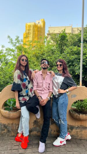 Gautami Kapoor Instagram - Dancing through life to create some unforgettable memories 🕺

#dance #dancereels #trio #captions #dancevibes #instagood #dancerofinstagram #reelsofinstagram #dilawara #trending #explore #viral

Choreography credit : @tejasdhoke11 💯👌