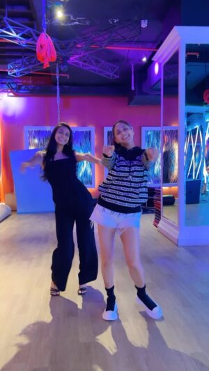 Gautami Kapoor Instagram - Time flies when you’re having fun 💃
Miss you @gautamikapoor ❤️
See you soon! 

#dancereels #fun #vibes #instagood #instagram #duo #trending #heeriye #shazebsheikh #explore #reelitfeelit