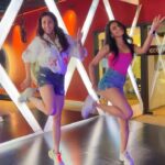 Gautami Kapoor Instagram - Taarif karoon kya aapki ? @gautamikapoor 💕🫶🏻 #love #vibes #fun #duo #dancereels #fyp #imstagood #dancersofinstagram #explore #trending #reelitfeelit #sanam #taarifkaroon #mashup
