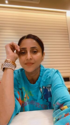 Gautami Kapoor Instagram - Haan ya na 🫣🫣🫣…… try this with your loved ones !!!! #reelkarofeelkaro 🤣🤣
