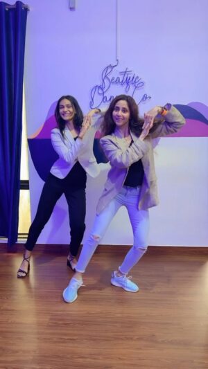 Gautami Kapoor Instagram - When @beatific_danceco calls ring ring ring we go bling bling bling 💃✨

#dancereels #duo #vibes #instagood #dancerofinstagram #explorepage #trending #vibes #dancelife