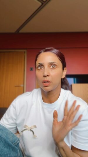 Gautami Kapoor Instagram - Generally I never give advice …. But can’t help it this time …. Jumping on the trending style …To all the toxic, judgmental people around me … this one’s for you 😊…. Please follow it seriously 💃… happy Sunday !!! #freefromtoxic #relief
Thank you @milan2836 for this one … made it 😂