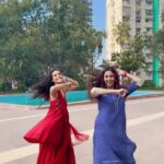 Gautami Kapoor Instagram - Desi girl vibes @gautamikapoor 💃👯‍♀️ #duo #trendingreels #dance #vibe #fyp #dancersofinstagram