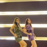 Gautami Kapoor Instagram - Grooving to the catchy beats of Desi Wine 💜💚 #thankyouforcoming #thankyouforcoming #ektakapoor #dancereels #fyp #foryoupage #dancerofinstagram #newdrop #reelitfeelit #fun #vibes