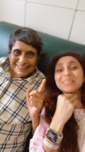 Gautami Kapoor Instagram - Their unshaken support and belief in me continues even today … ever so sporting to do anything for me without a question… blessed and grateful always .. thank you aai and baba … ❤️❤️
This Navratri … it’s all about FAMILY 💃🙏🏼❤️ #festive #vibrance #alwayssmile