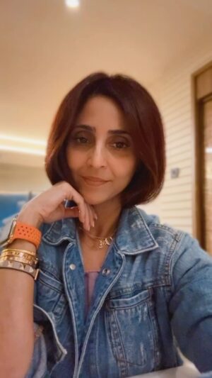 Gautami Kapoor Instagram - Sawaal ka jawaab .. sahi ya galat … kya lagta hain aapko doston ??? 😂😂 #sundayfunday #timepass😜 #humour