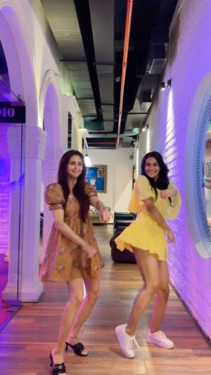 Gautami Kapoor Instagram - Pre Zumba fun with my ride or die 💃❤️ @gautamikapoor 

#dancevideo #reels #trending #explore #fun #reelitfeelit #dancerofinstagram