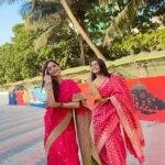 Gautami Kapoor Instagram - गुलाबी साड़ी 🌺🫶🏻👯‍♀️🫰🏻 Finally managed to dance in a saree with 👟 😉 #saree #duo ##fyp #fav #explore #trending #dancersofinstagram #gulabisadi🌸💗